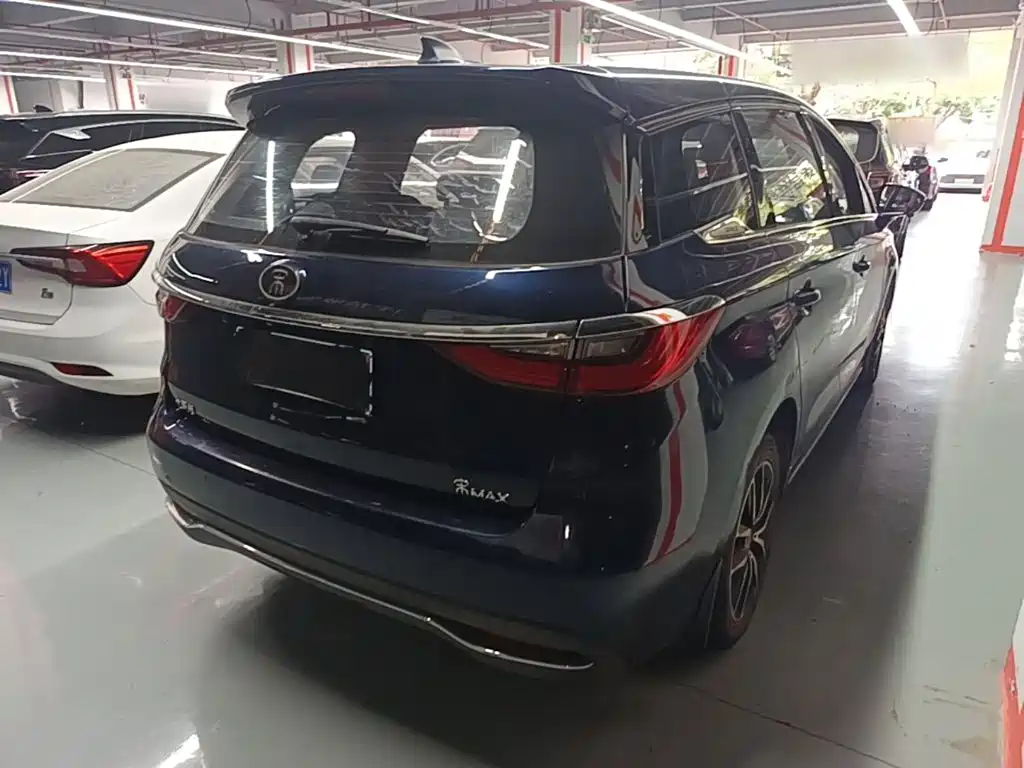 BYD MAX — миниатюра 7