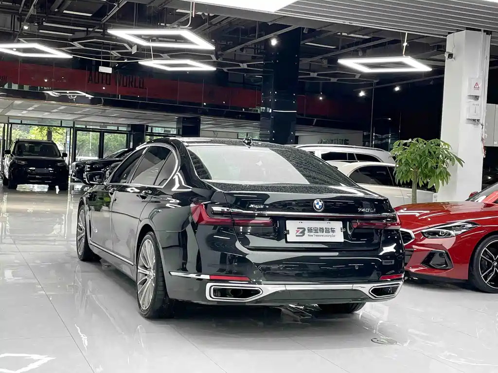 BMW 7 Series — миниатюра 12