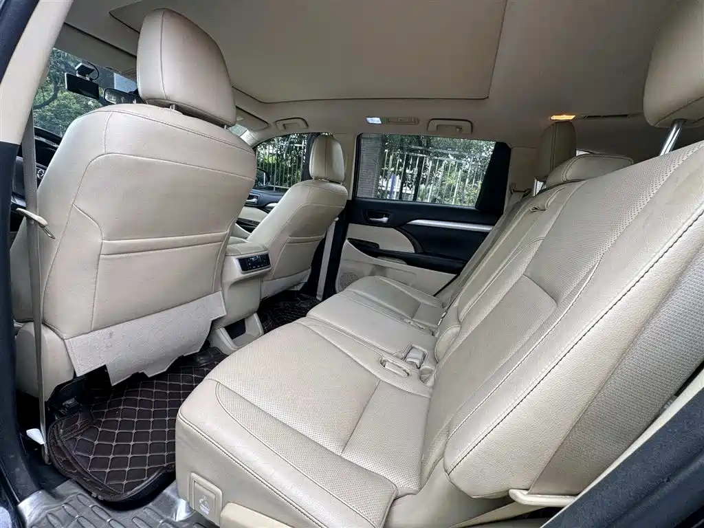 Toyota Highlander 2015 2.0T Luxury 7 мест