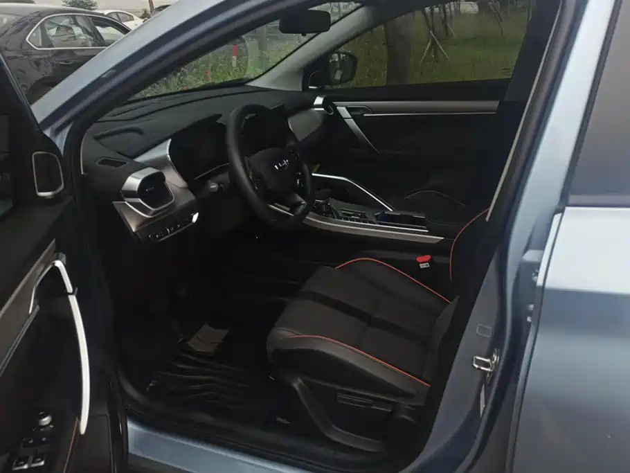 Geely Binyue — миниатюра 9