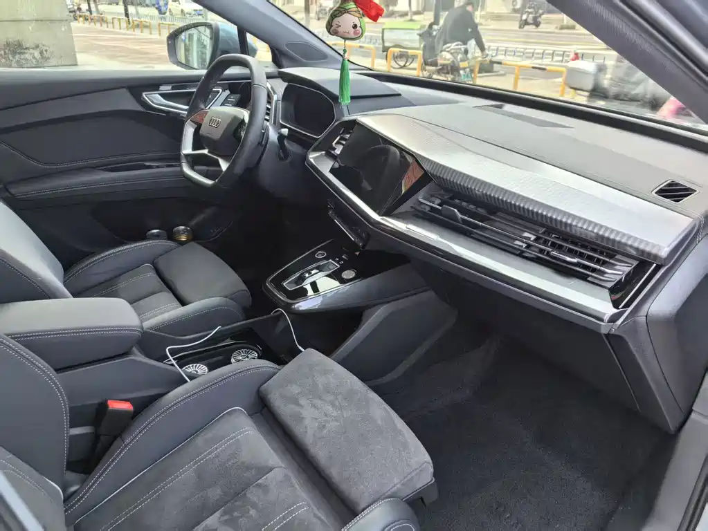 Audi Q4 e-tron — миниатюра 4