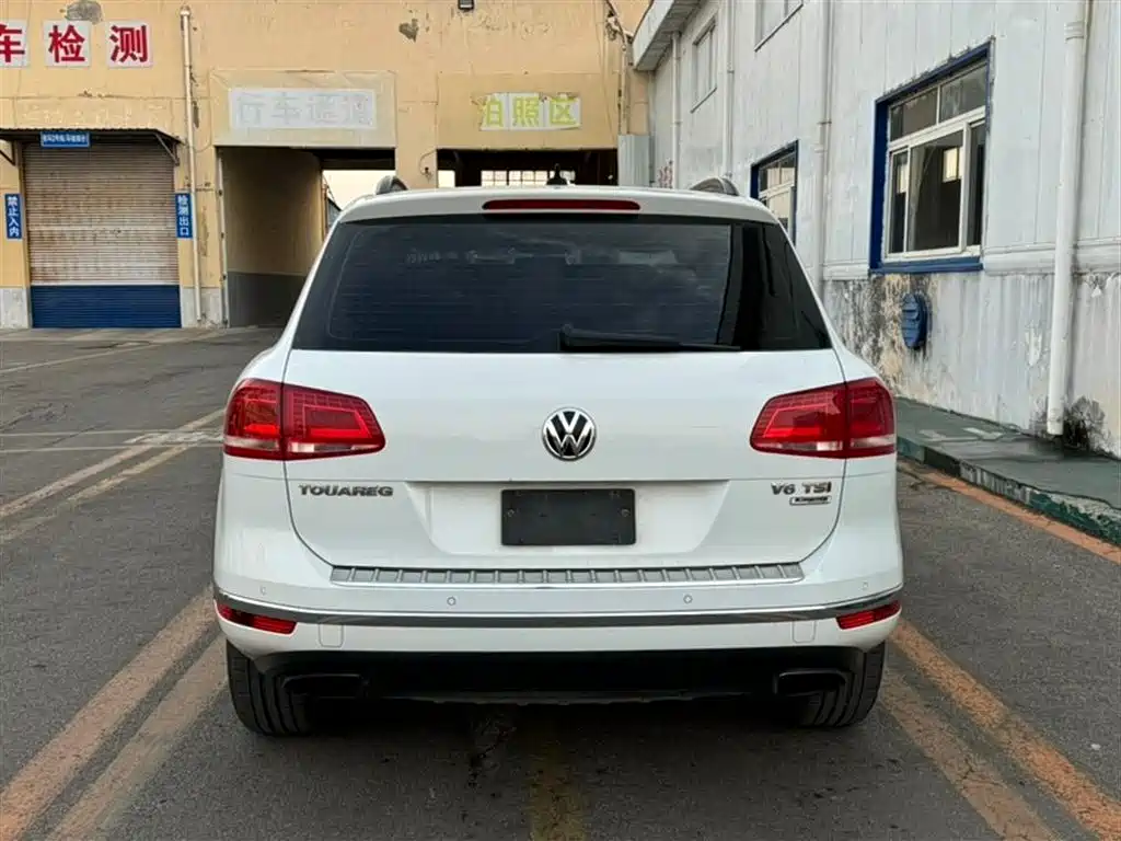 VOLKSWAGEN TOUAREG
