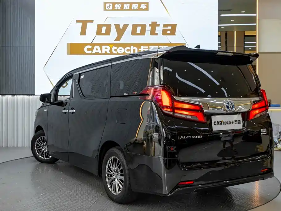 Toyota Alphard — миниатюра 6
