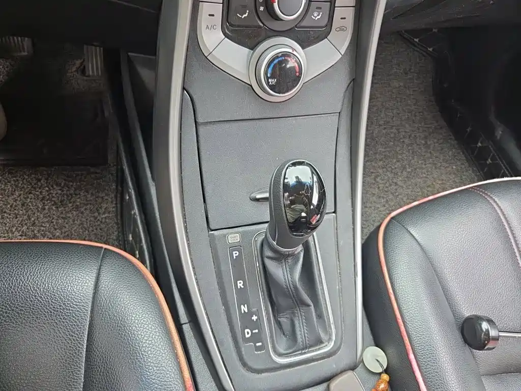 Hyundai Elantra Langdong — миниатюра 6