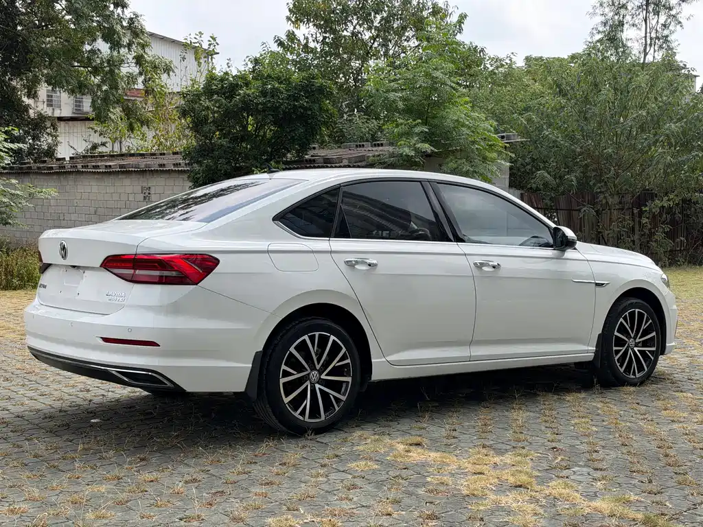 Volkswagen Lavida — миниатюра 4