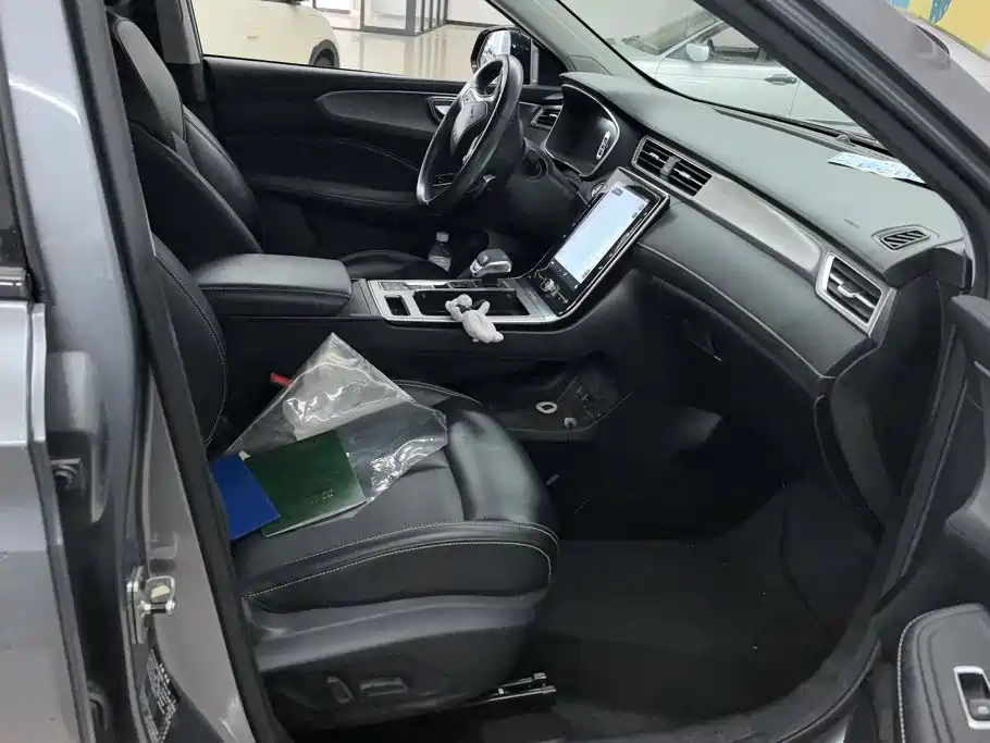 Roewe RX5 New Energy — миниатюра 7