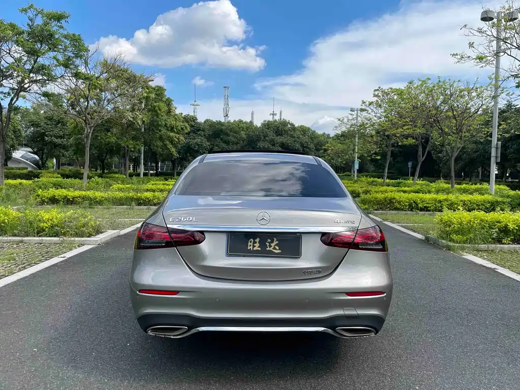 Mercedes-Benz E-Class — миниатюра 8