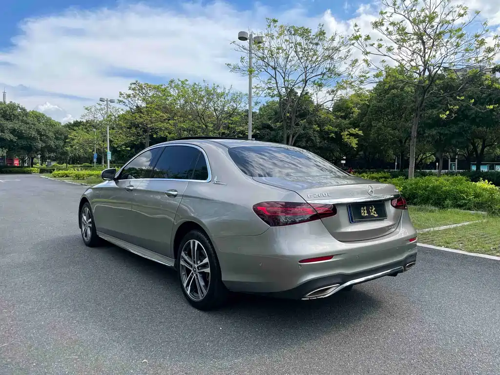Mercedes-Benz E-Class — миниатюра 9