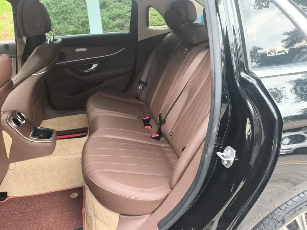 Mercedes-Benz E-Class — миниатюра 13