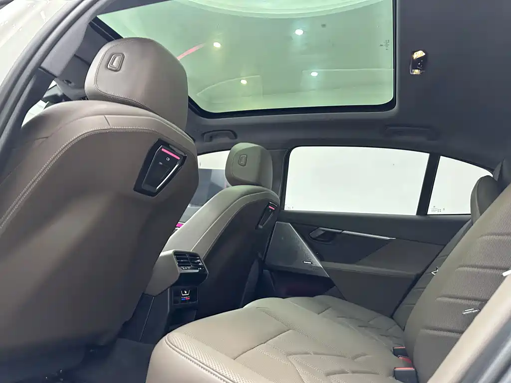 BMW 5 Series — миниатюра 14