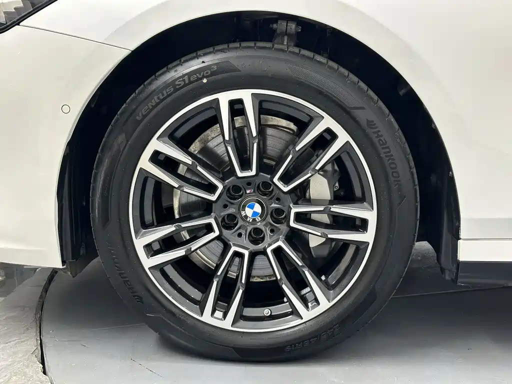BMW 5 Series — миниатюра 23