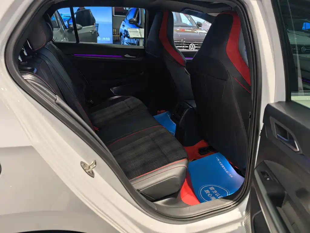 Volkswagen Golf GTI — миниатюра 9