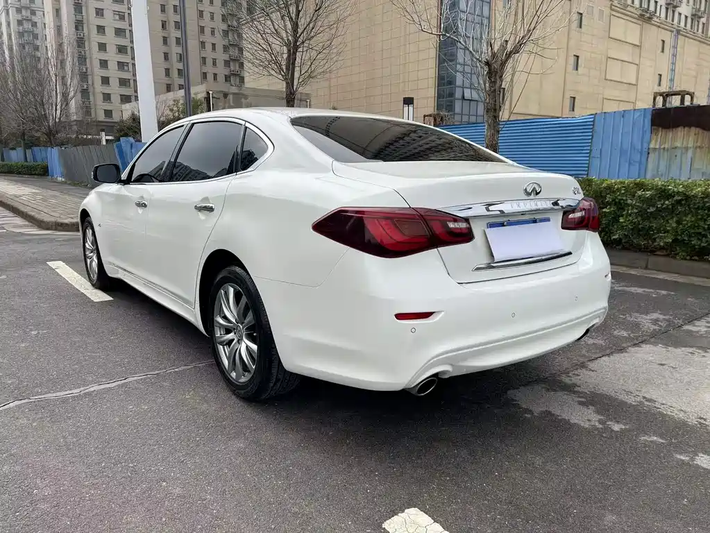 INFINITI Q70