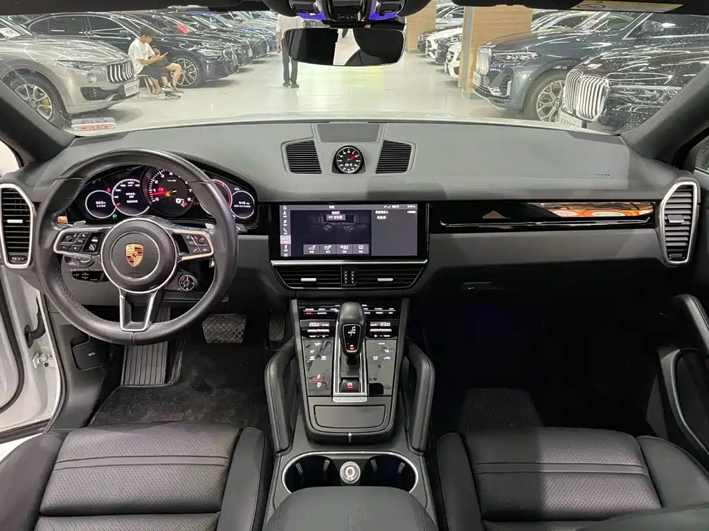 Porsche Cayenne — миниатюра 5