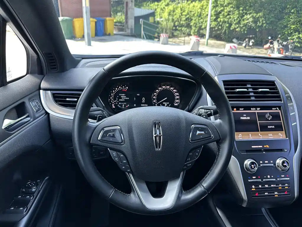 Lincoln MKC — миниатюра 13
