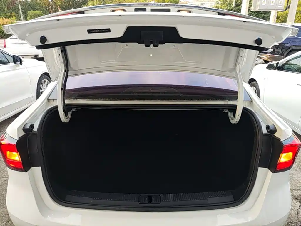 Roewe i5 — миниатюра 19