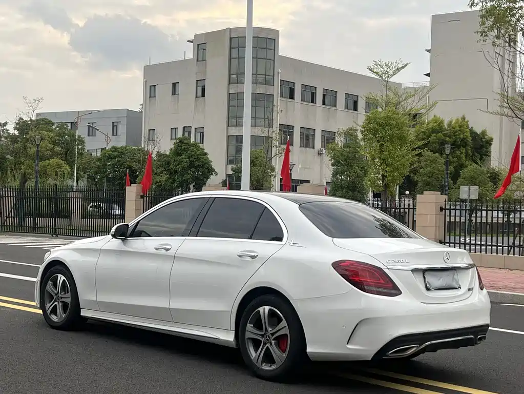 Mercedes-Benz C-Class — миниатюра 9