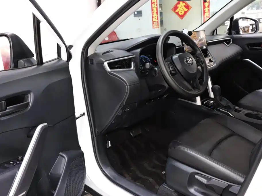 Toyota Corolla Cross — миниатюра 9