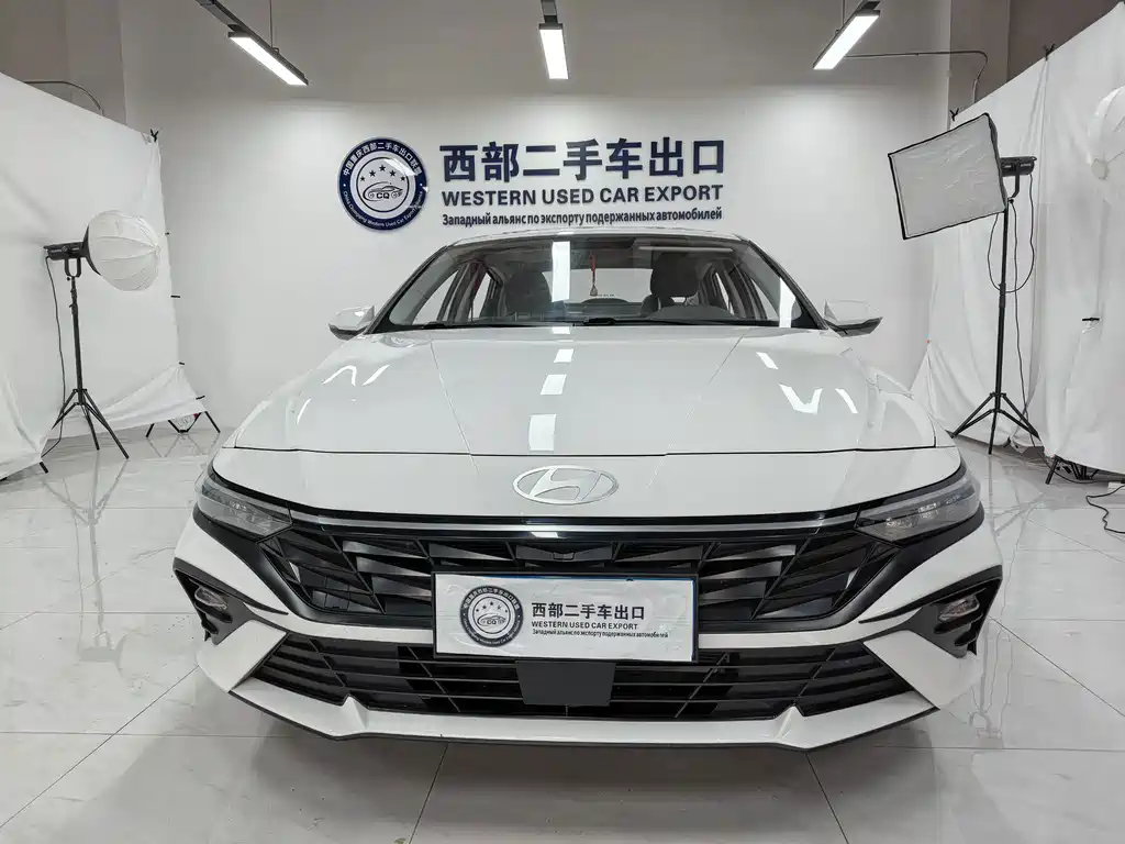Hyundai Elantra 2023 — фото 2