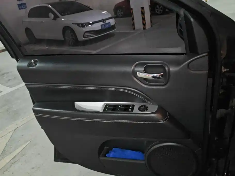 Jeep Compass (Import) — миниатюра 7