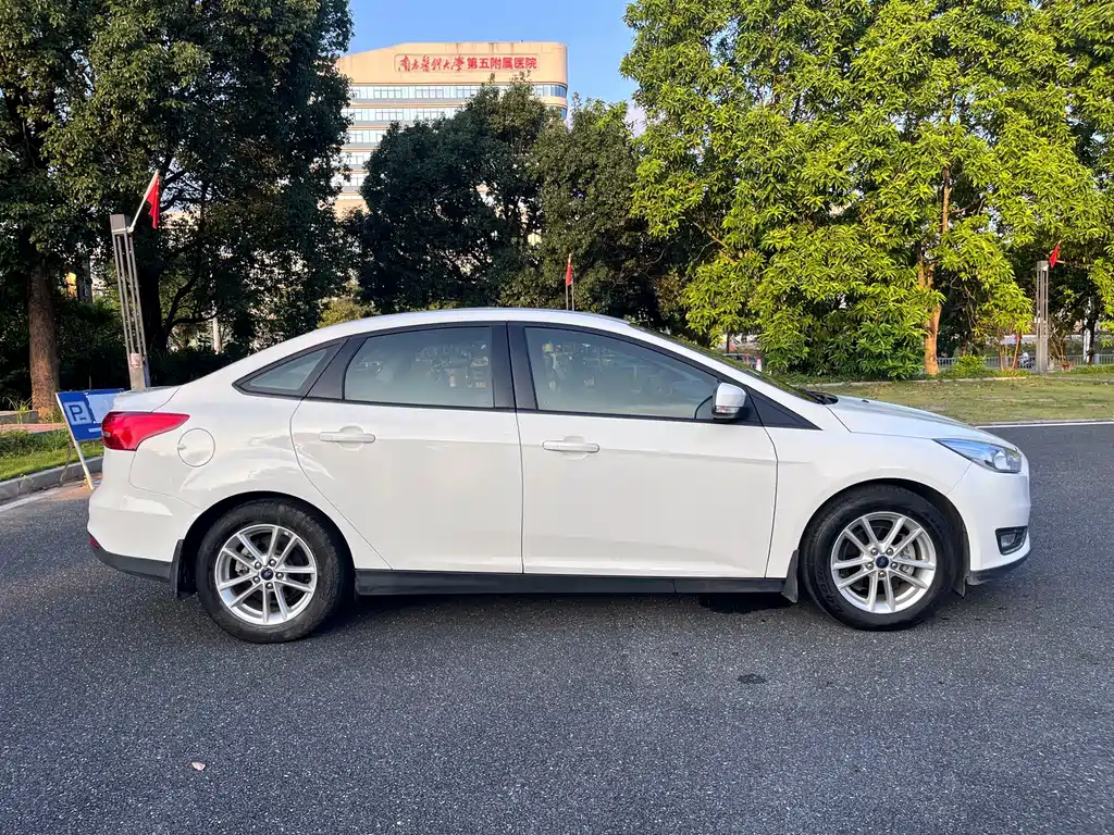 Ford Focus — миниатюра 7