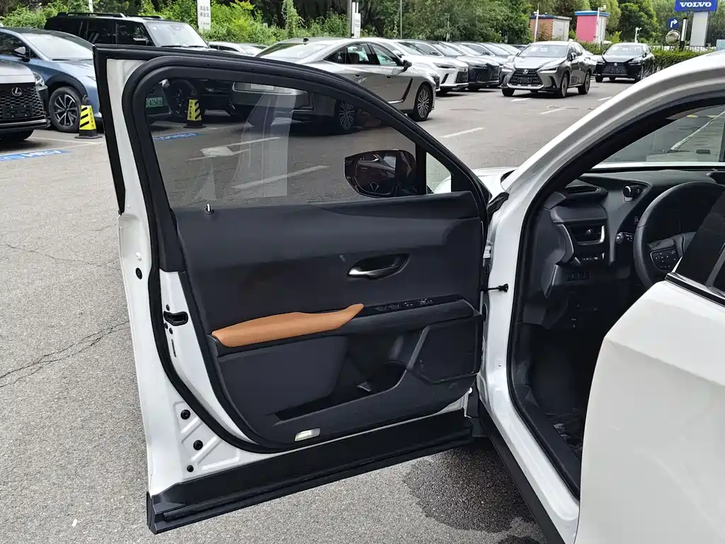 Lexus UX — миниатюра 10