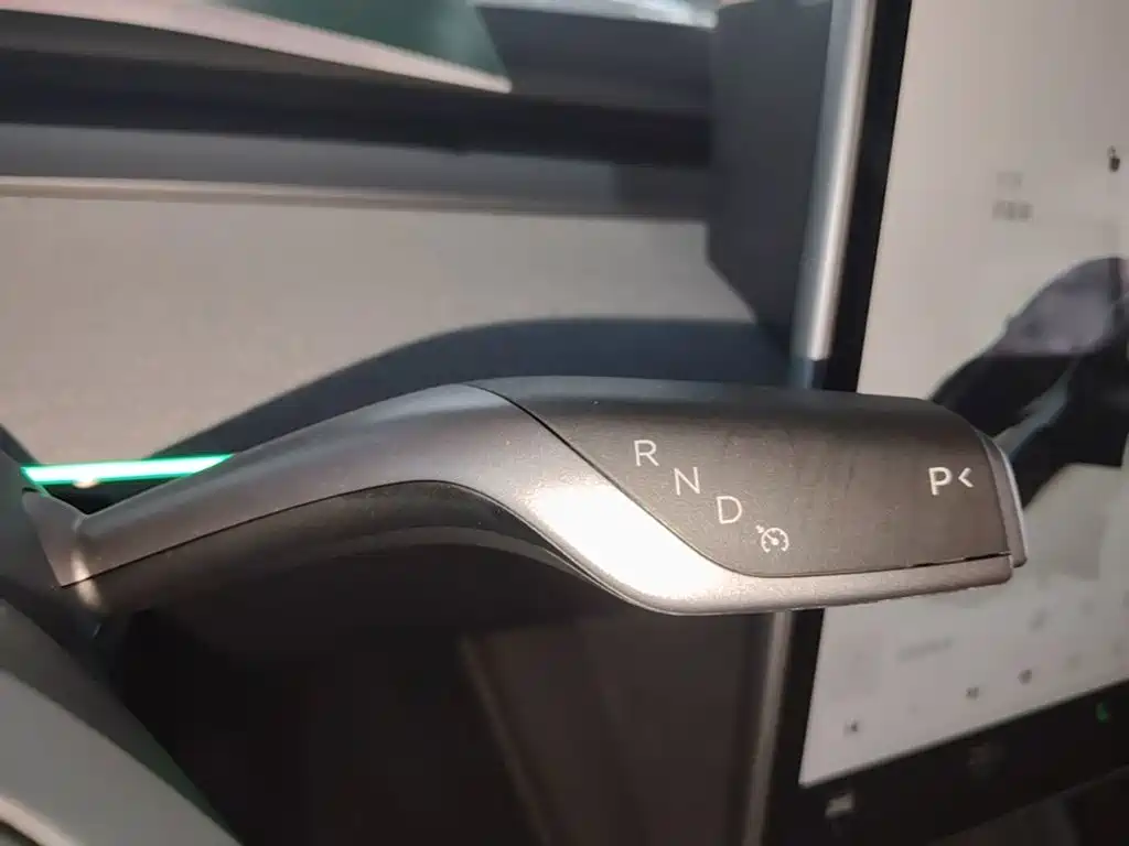 Tesla Model Y — миниатюра 14