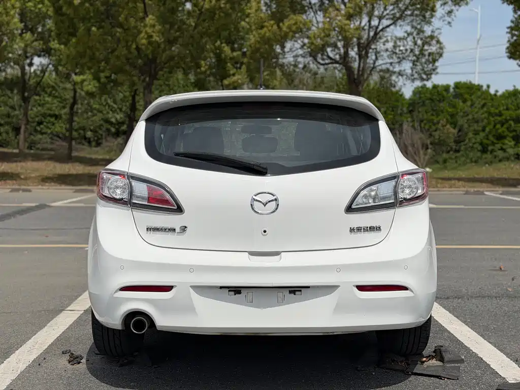 Mazda Mazda3 3 2012 2.0L AT Luxury