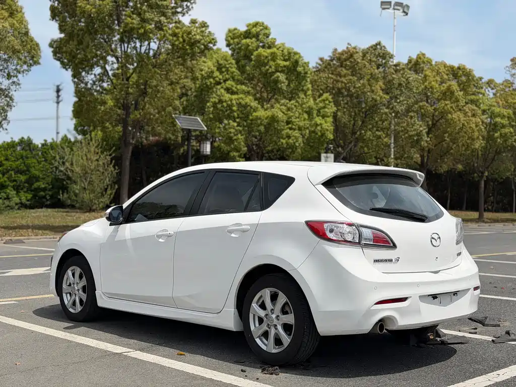 Mazda Mazda3 3 2012 2.0L AT Luxury