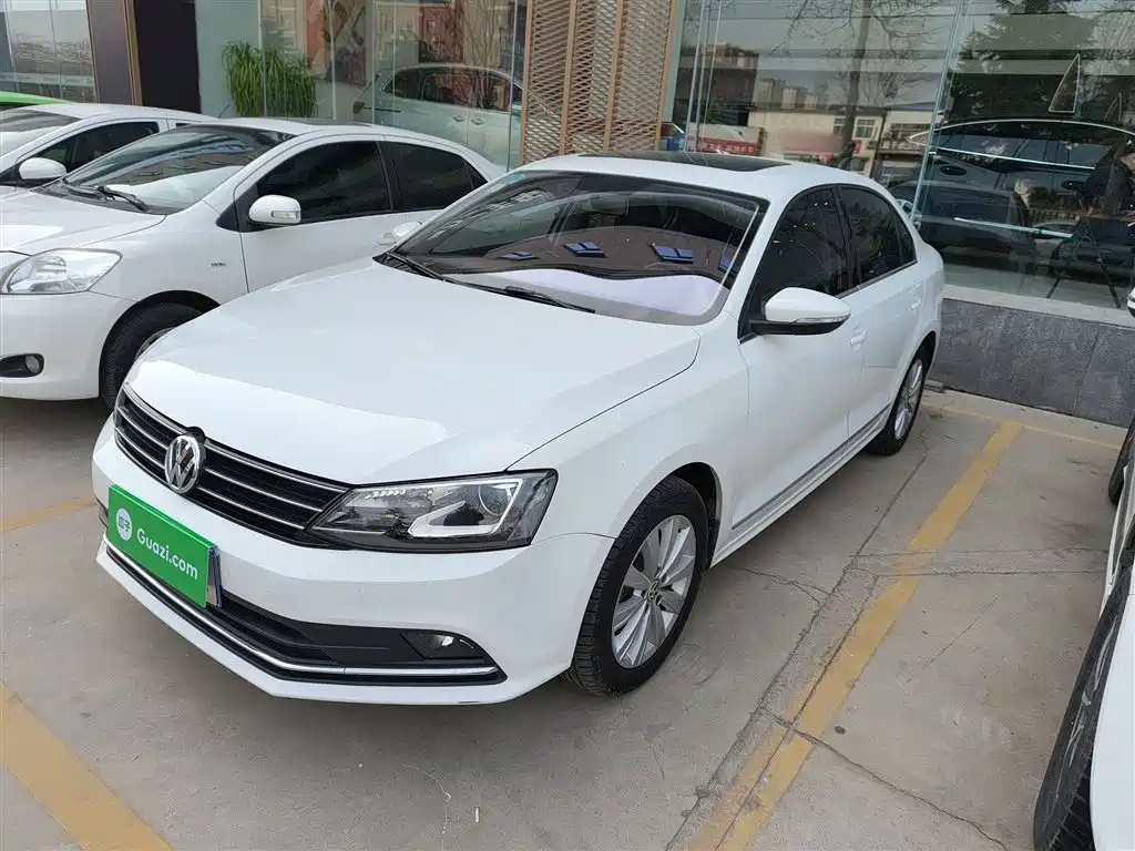 Volkswagen Sagitar 2015