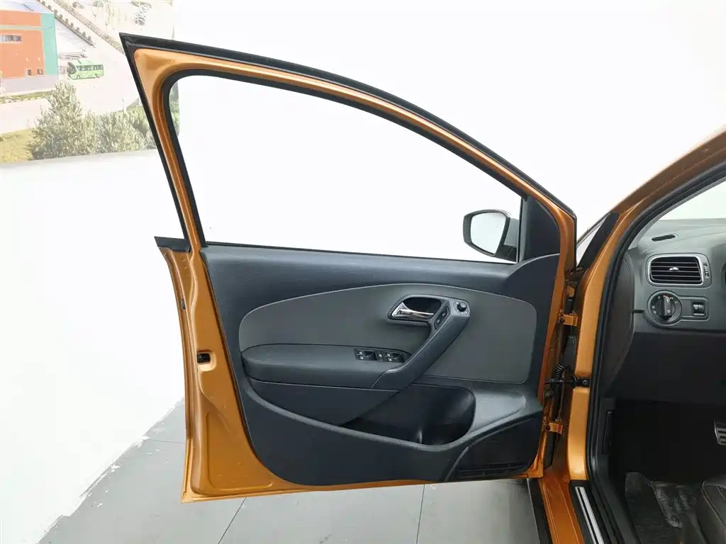 Volkswagen Polo 2016 1.6L Cross Polo AT
