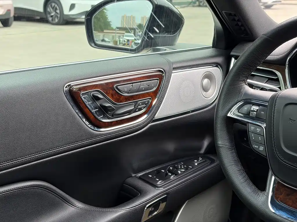 Lincoln Continental — миниатюра 14