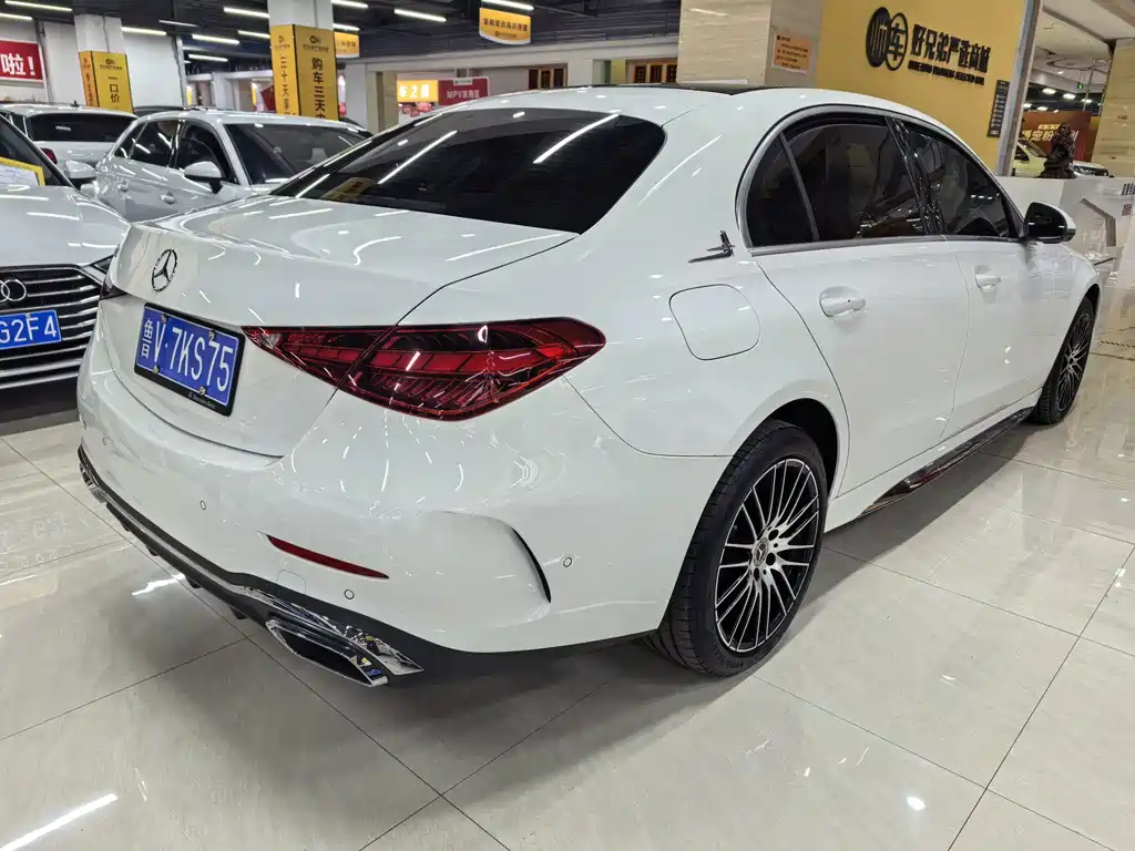 Mercedes-Benz C-Class — миниатюра 13