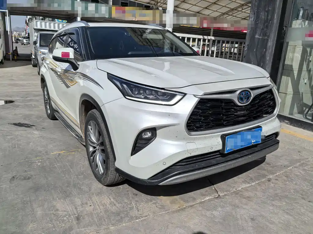 Toyota Highlander 2024 2.5L Luxury 7 мест