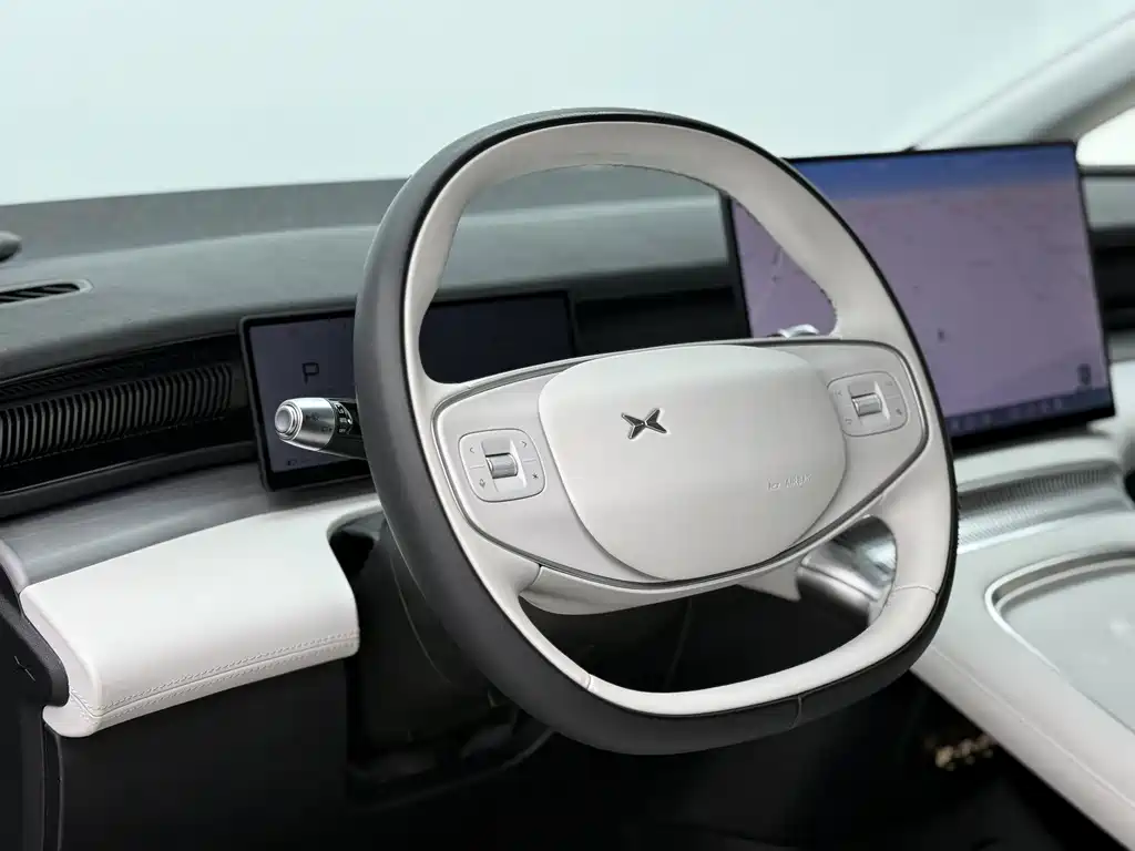 XPeng X9 — миниатюра 10