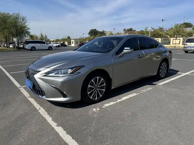 LEXUS  ES 2023