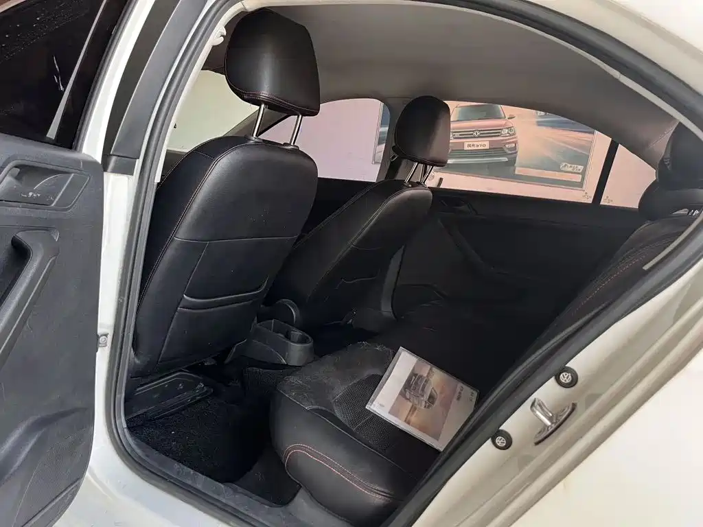 Volkswagen Jetta — миниатюра 8