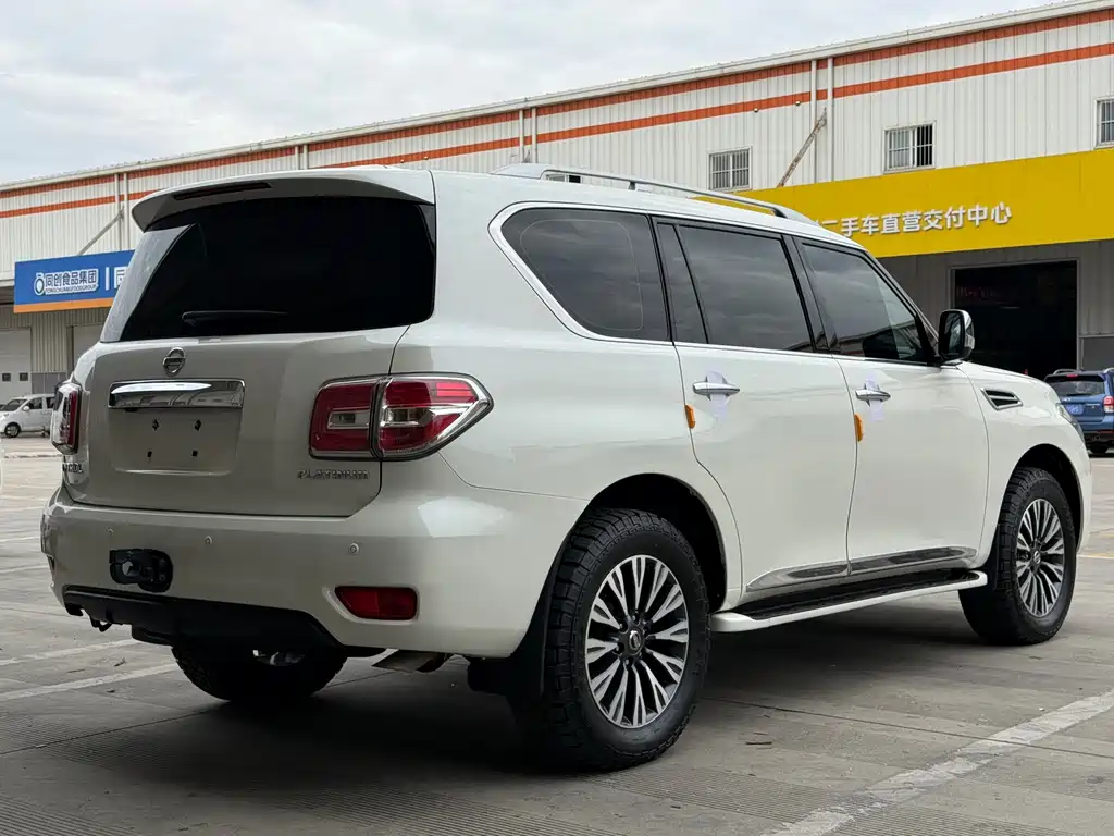 Nissan Patrol — миниатюра 9