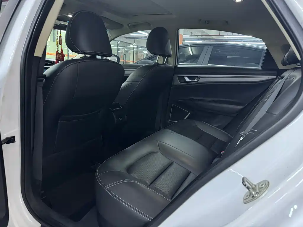Geely Emgrand GL — миниатюра 5