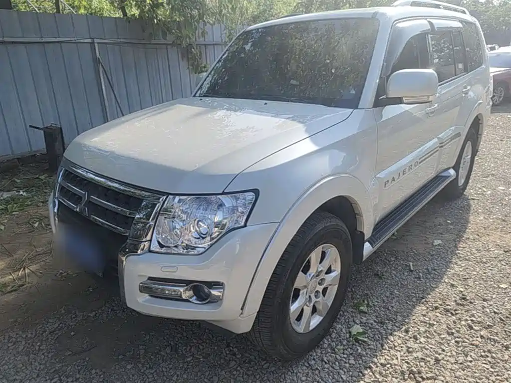 Mitsubishi Pajero (Import) 2017