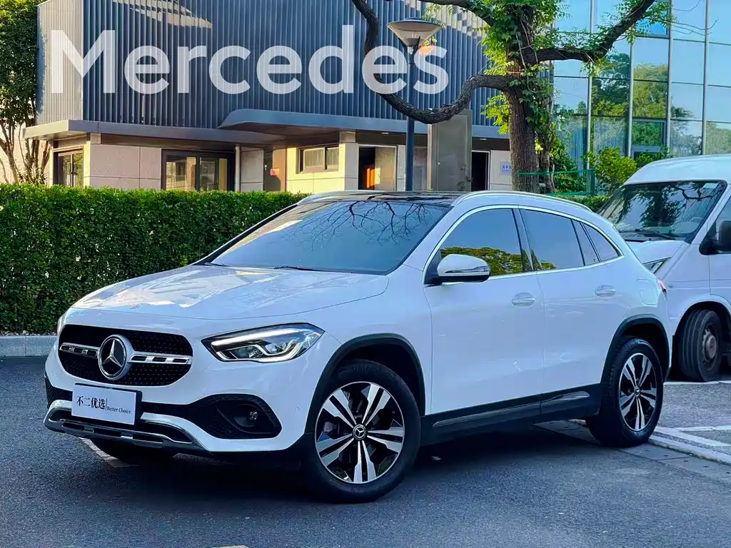 MERCEDES-BENZ GLA