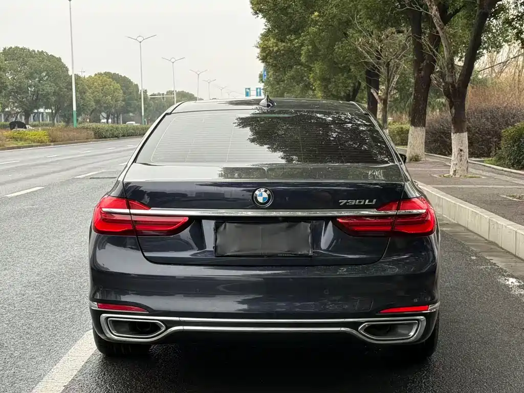 BMW 7 SERIES