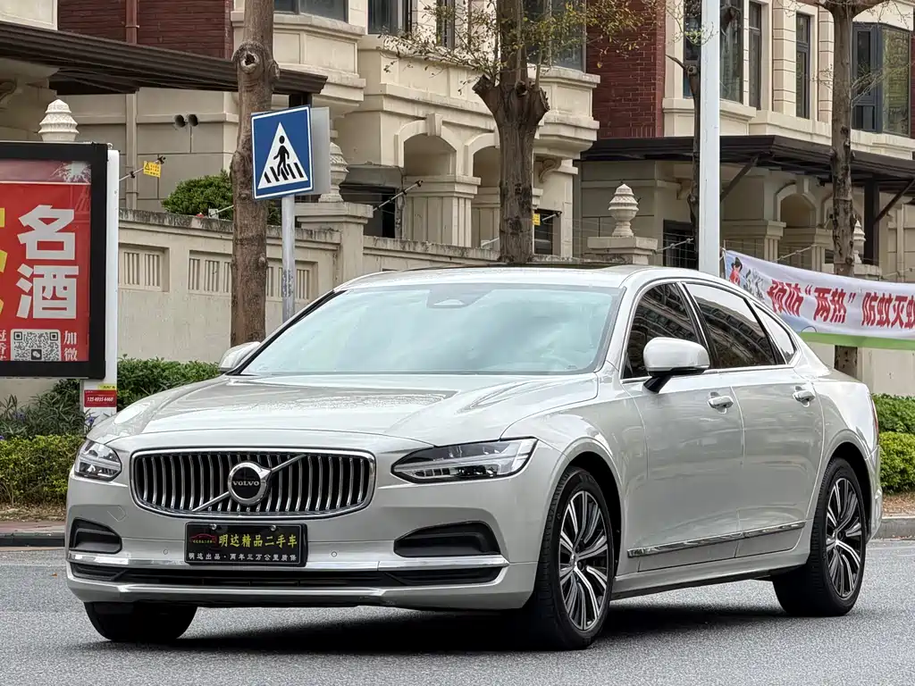 VOLVO S90