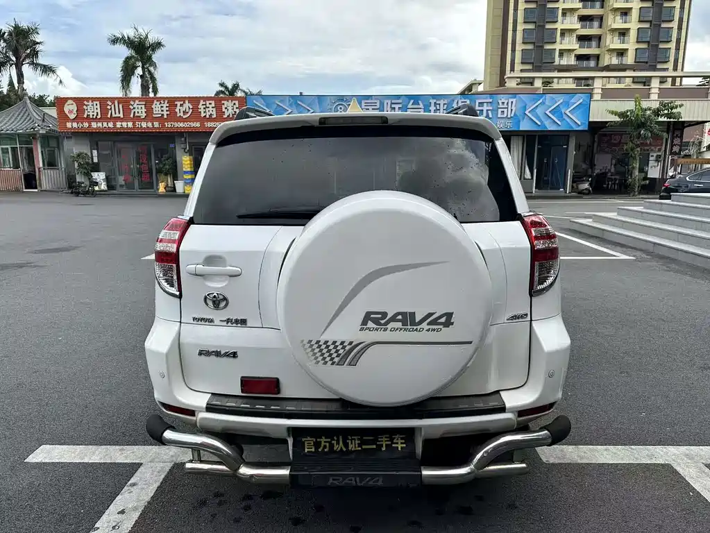 Toyota RAV4 — миниатюра 4
