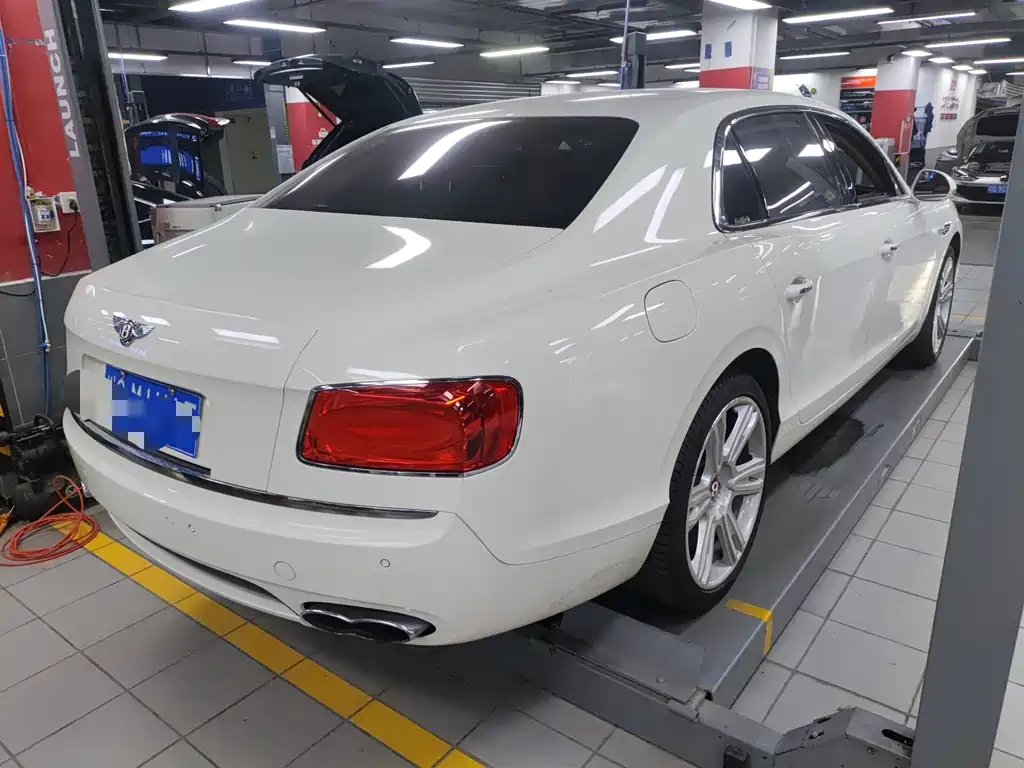 Bentley Flying Spur — миниатюра 2