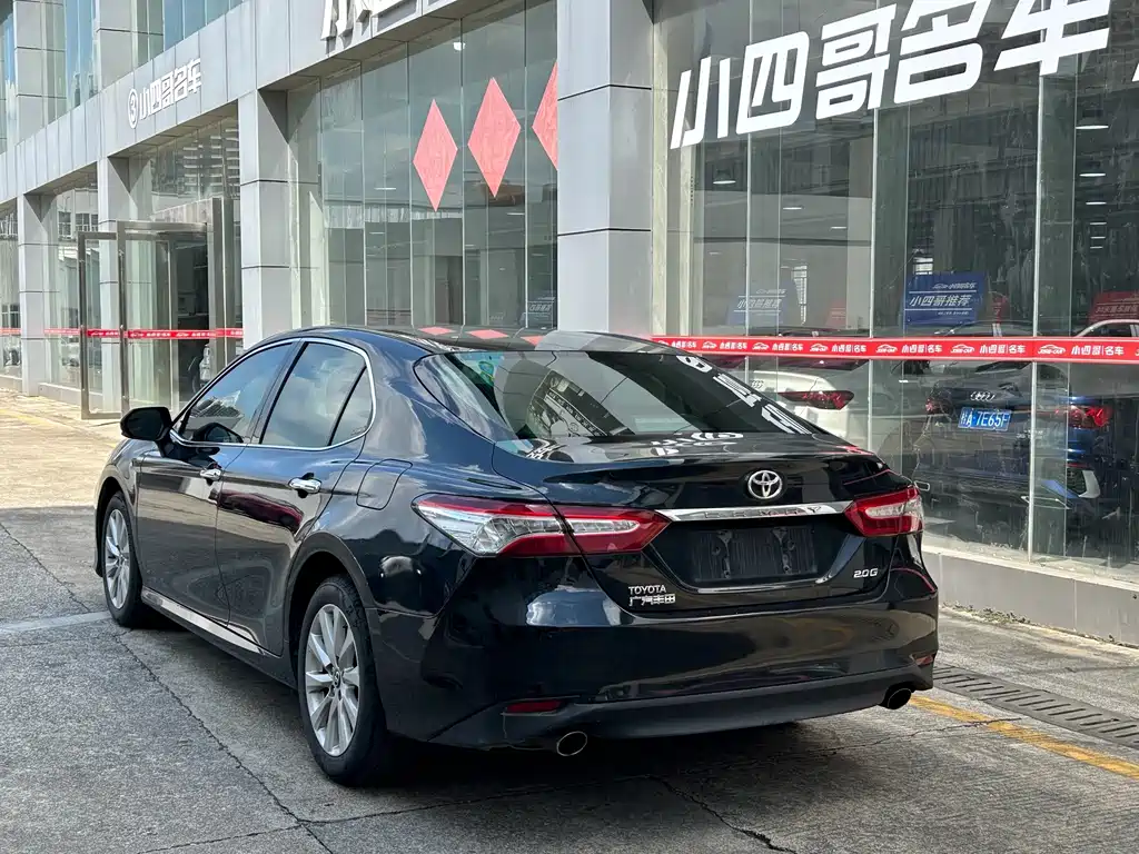 Toyota Camry — миниатюра 4