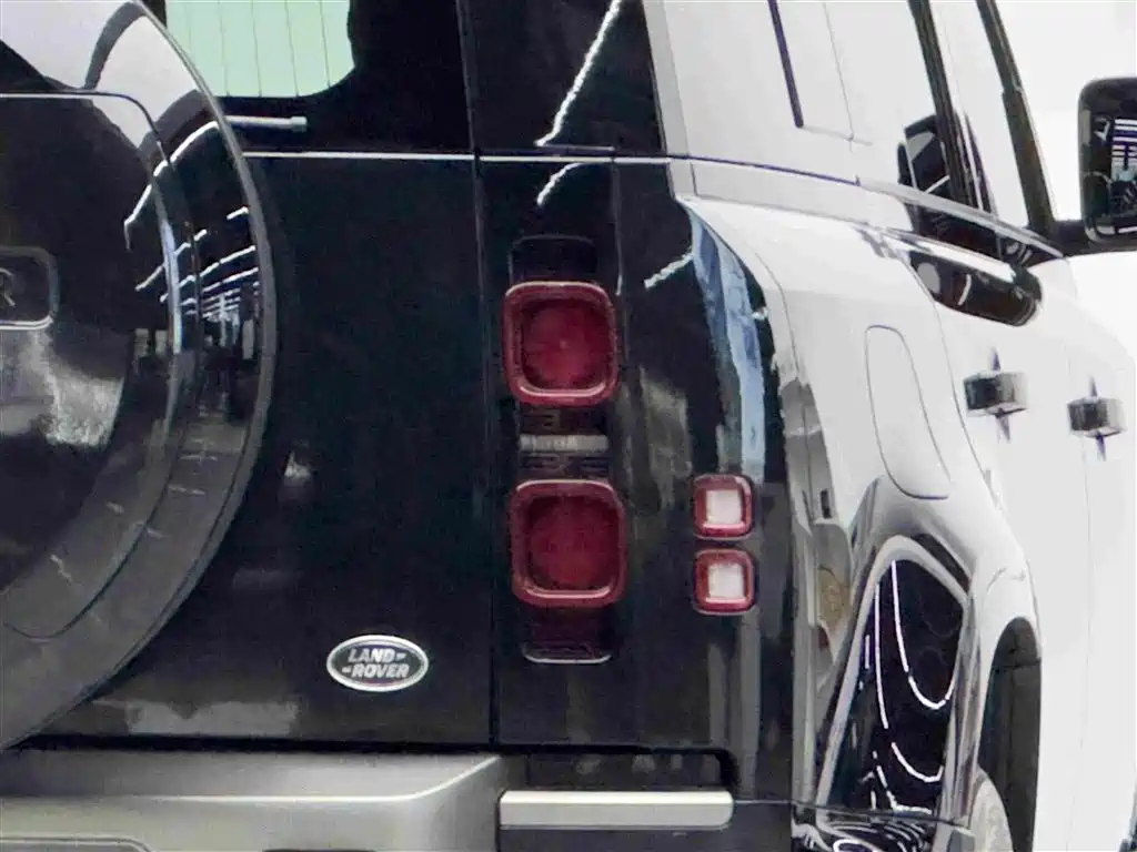 Land Rover Defender — миниатюра 6