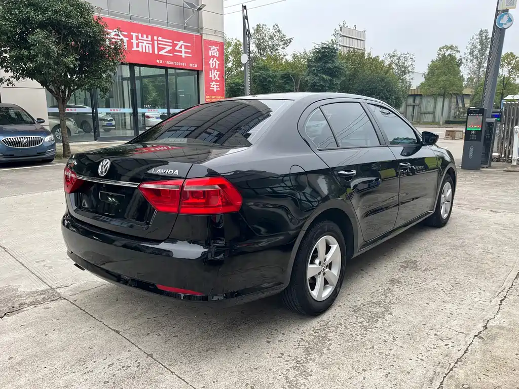 Volkswagen Lavida — миниатюра 4