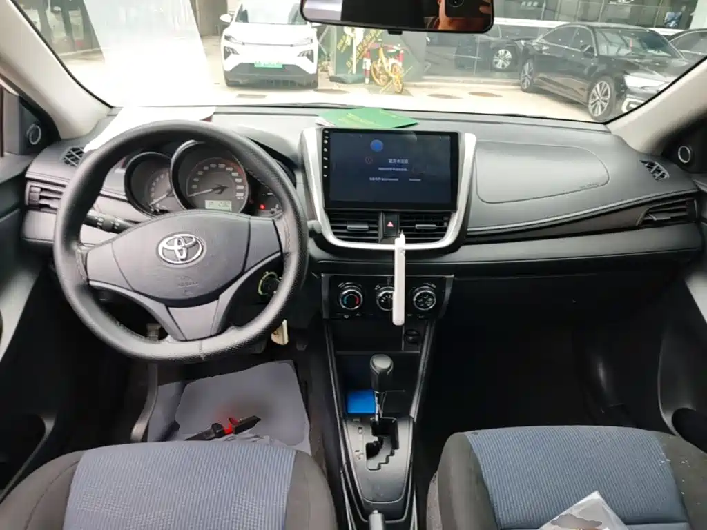 Toyota Yaris L — миниатюра 10