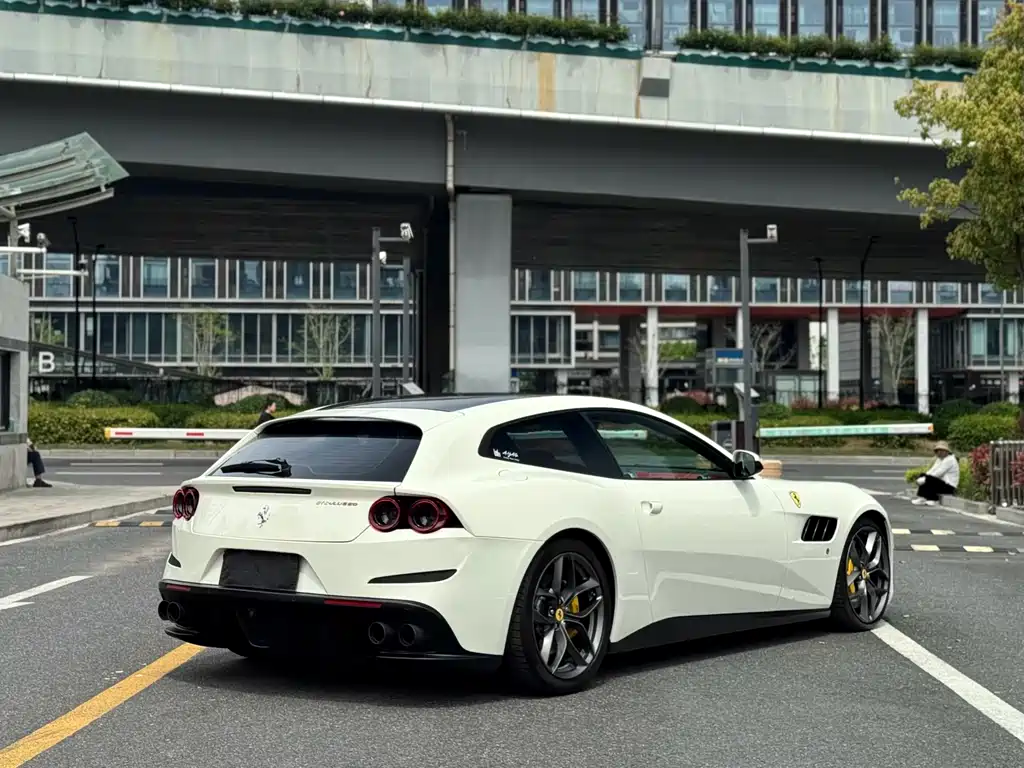 Ferrari GTC4Lusso 2016 6.3L V12